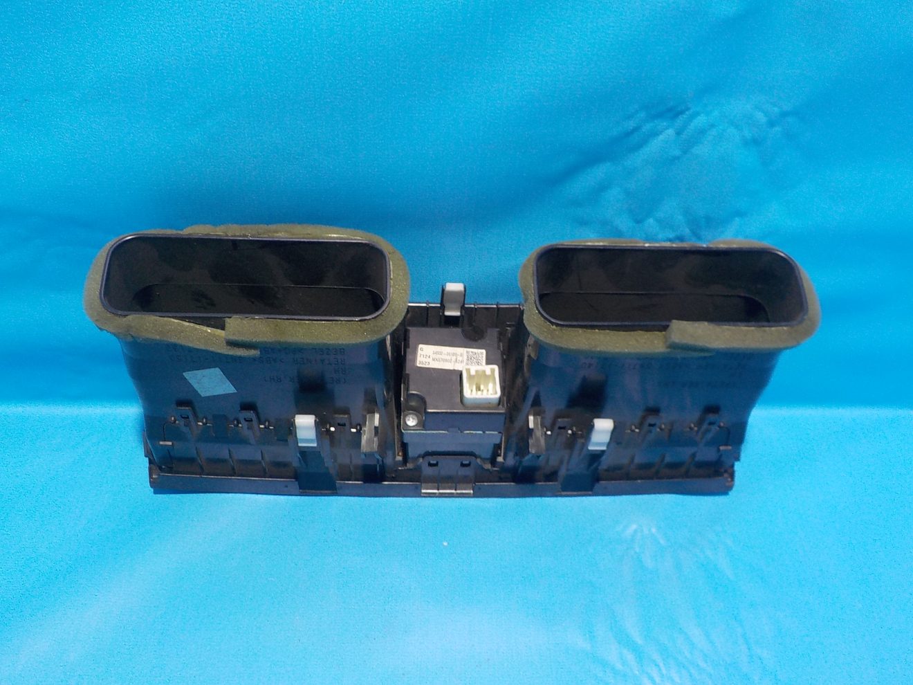 5566033190B0 Дефлектор воздушный центральный TOYOTA Camry V40 2006-2011 5566033190B0 Дефлектор воздушный центральный TOYOTA Camry V40 2006-2011