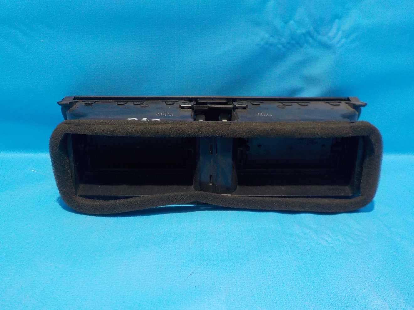 3C1819728F Дефлектор воздушный центральный VOLKSWAGEN Passat CC 2008-2018 3C1819728F Дефлектор воздушный центральный VOLKSWAGEN Passat CC 2008-2018