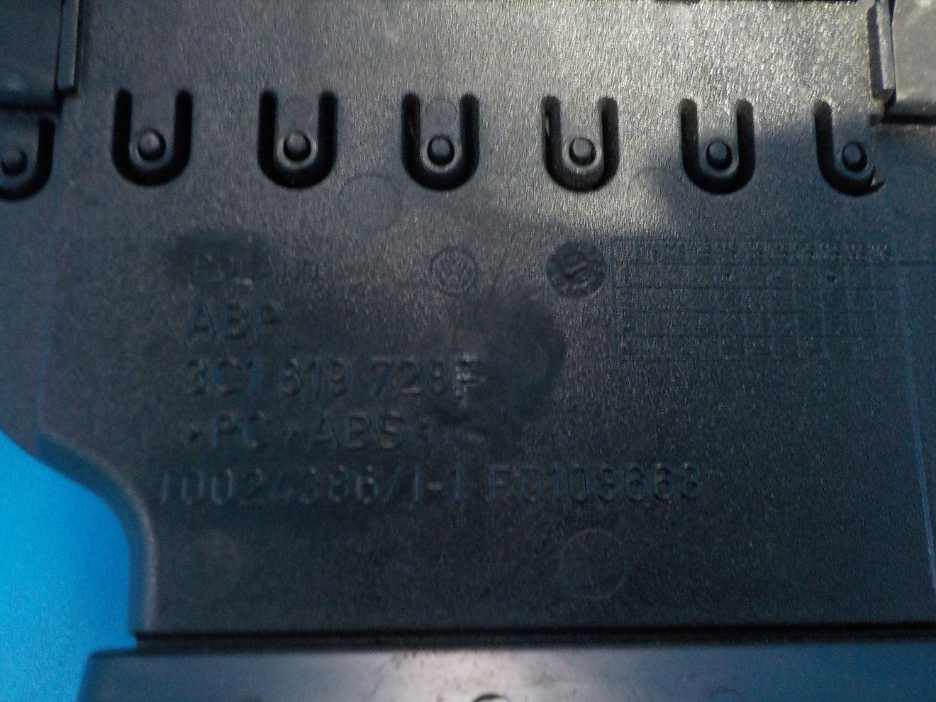 3C1819728F Дефлектор воздушный центральный VOLKSWAGEN Passat CC 2008-2018 3C1819728F Дефлектор воздушный центральный VOLKSWAGEN Passat CC 2008-2018