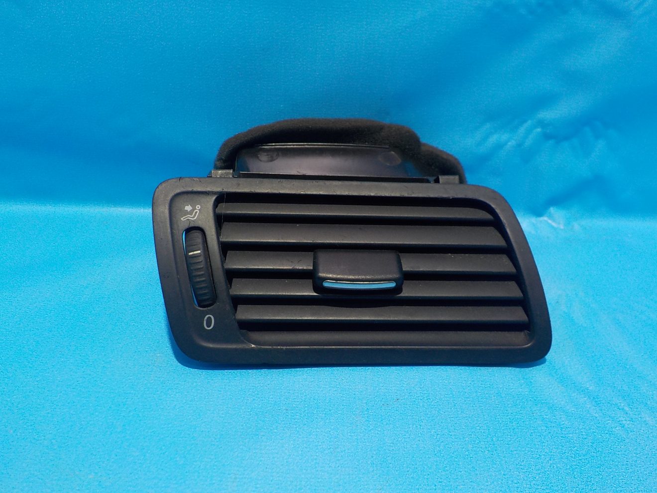 3C1819702F1QB Дефлектор воздушный правый VOLKSWAGEN Passat CC 2008-2018 3C1819702F1QB Дефлектор воздушный правый VOLKSWAGEN Passat CC 2008-2018