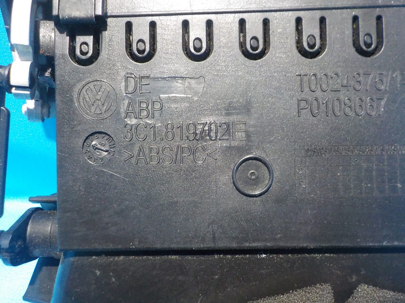 3C1819702F1QB Дефлектор воздушный правый VOLKSWAGEN Passat CC 2008-2018 3C1819702F1QB Дефлектор воздушный правый VOLKSWAGEN Passat CC 2008-2018