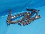 BBM452720A Петля крышки багажника (пара) MAZDA 3 (BL) 2009-2013